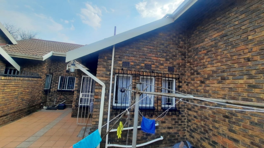 3 Bedroom Property for Sale in Birchleigh North Gauteng