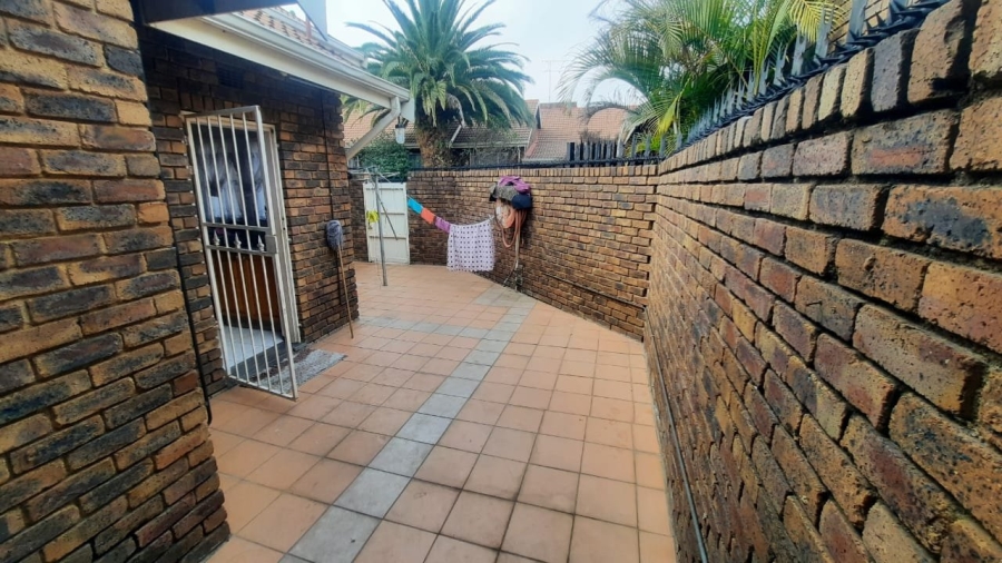 3 Bedroom Property for Sale in Birchleigh North Gauteng