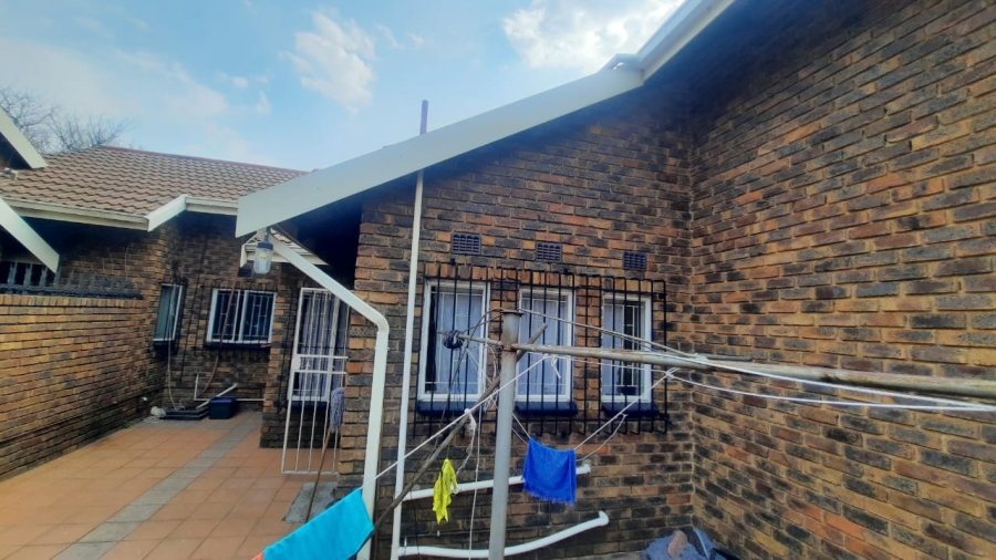 3 Bedroom Property for Sale in Birchleigh North Gauteng