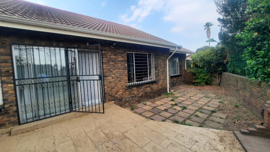 3 Bedroom Property for Sale in Birchleigh North Gauteng