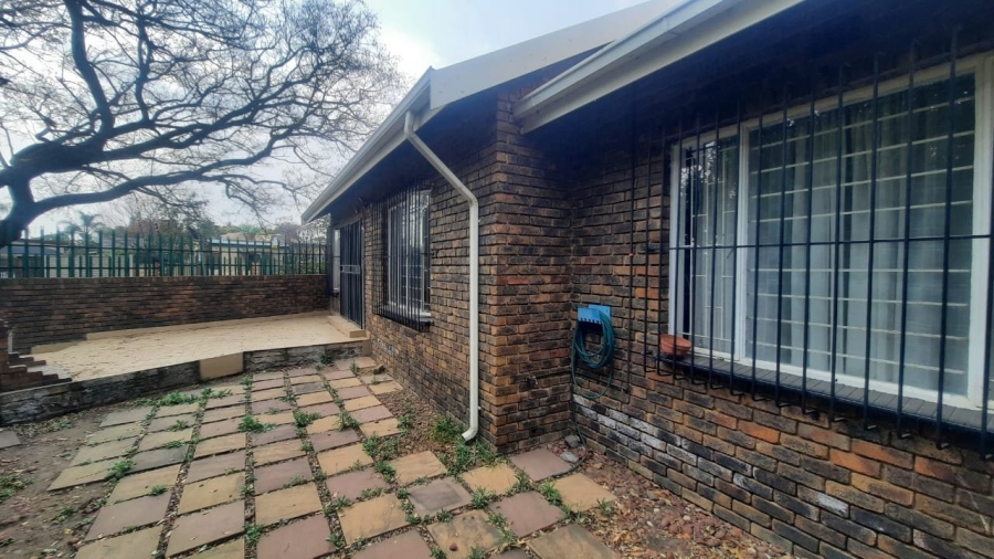 3 Bedroom Property for Sale in Birchleigh North Gauteng