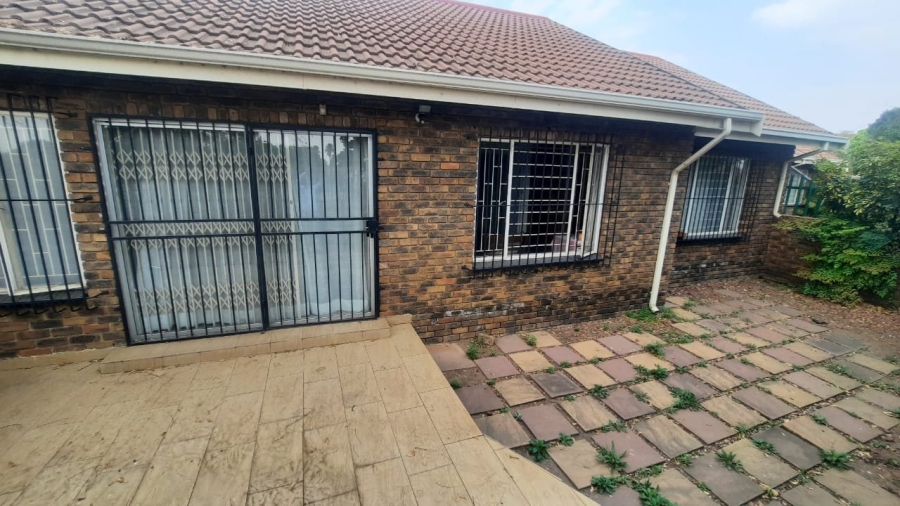 3 Bedroom Property for Sale in Birchleigh North Gauteng