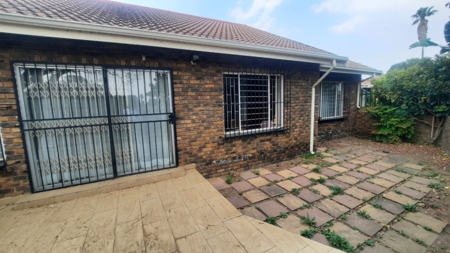 3 Bedroom Property for Sale in Birchleigh North Gauteng