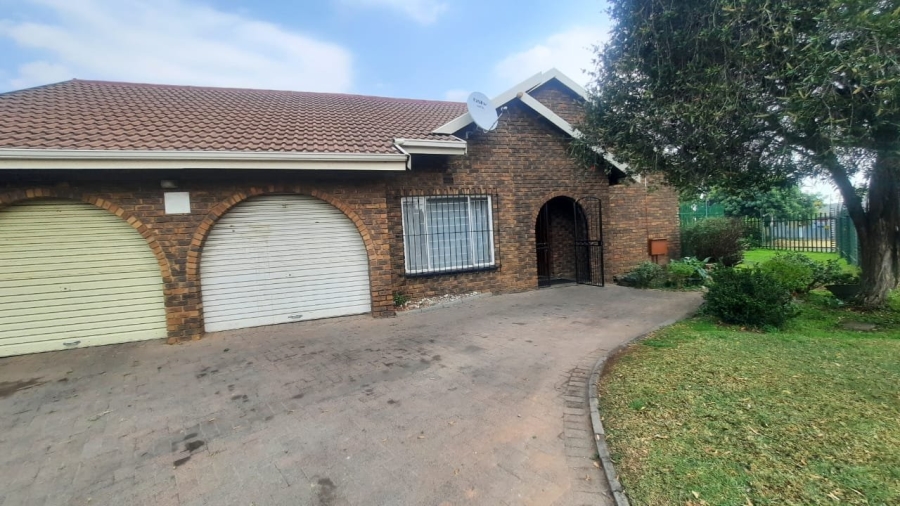3 Bedroom Property for Sale in Birchleigh North Gauteng