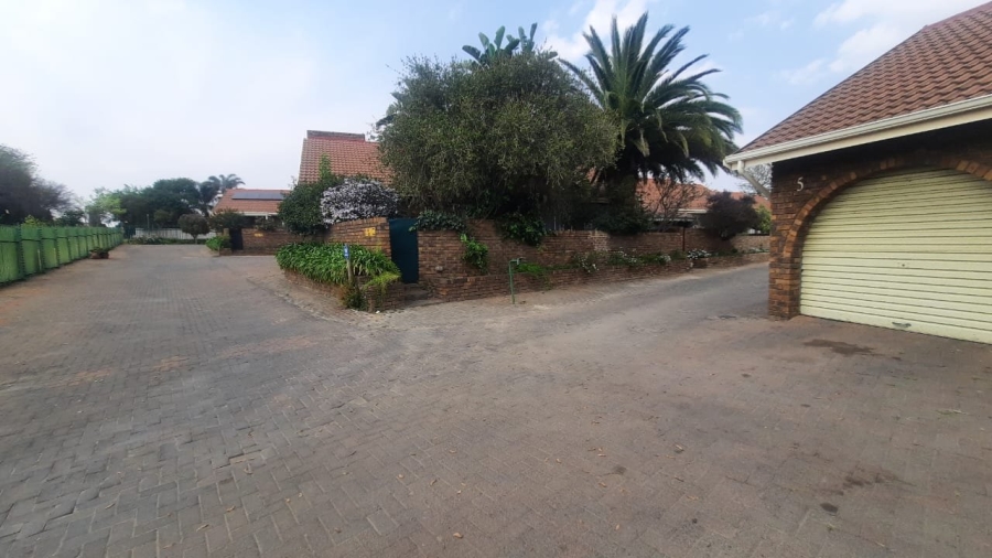 3 Bedroom Property for Sale in Birchleigh North Gauteng