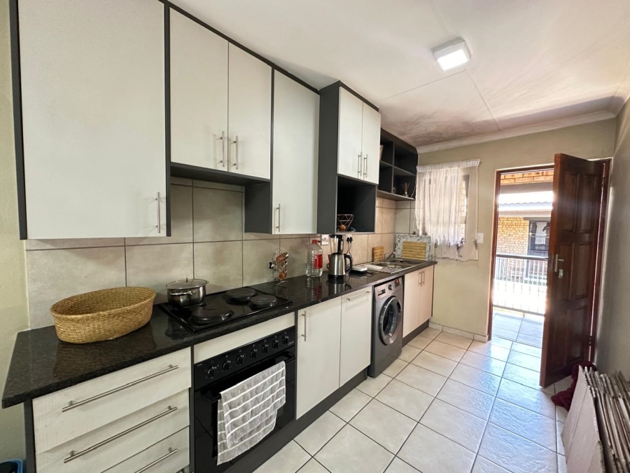 To Let 2 Bedroom Property for Rent in Rynfield A H Gauteng