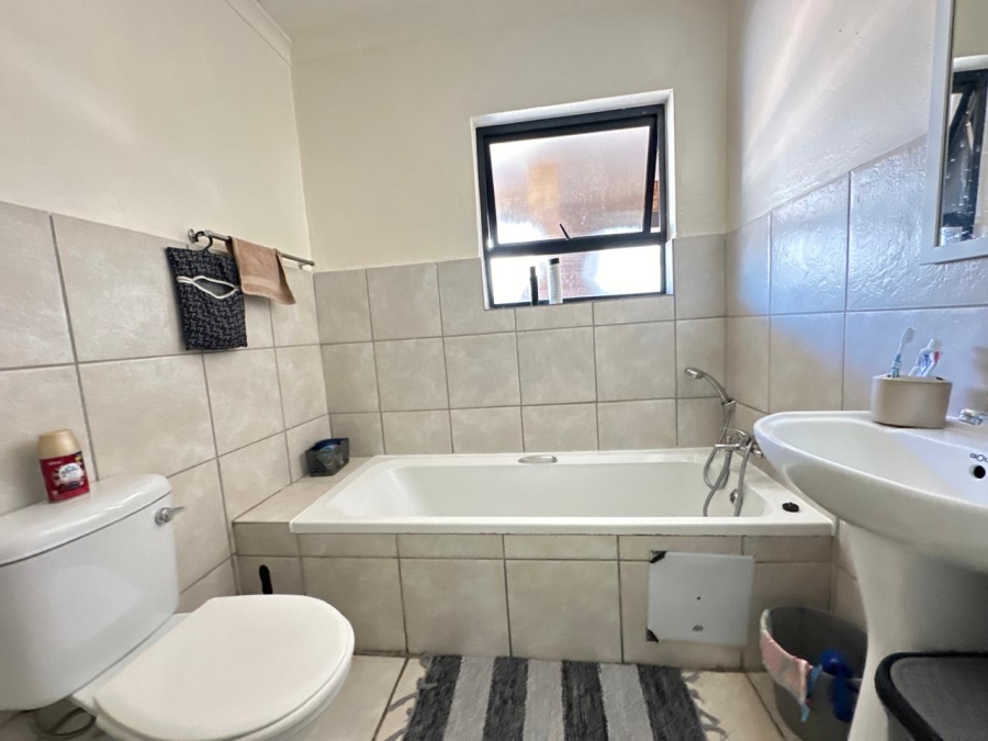To Let 2 Bedroom Property for Rent in Rynfield A H Gauteng