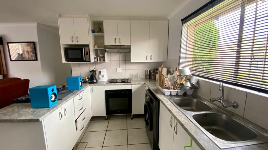 To Let 3 Bedroom Property for Rent in Beyers Park Gauteng