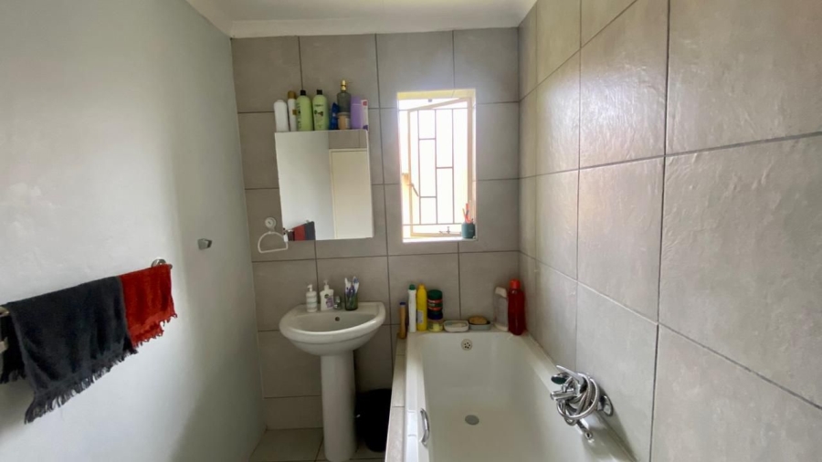 To Let 3 Bedroom Property for Rent in Beyers Park Gauteng