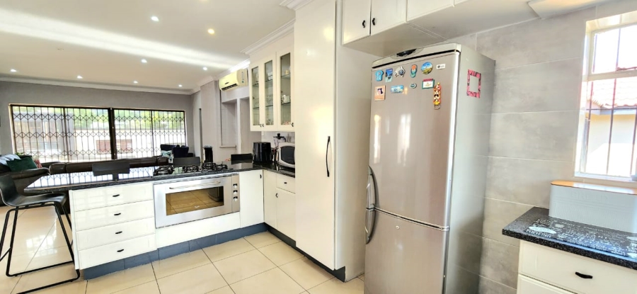 4 Bedroom Property for Sale in Mondeor Gauteng