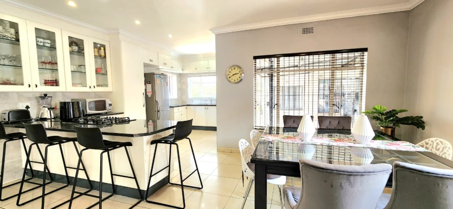 4 Bedroom Property for Sale in Mondeor Gauteng