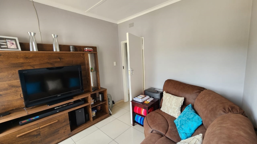 4 Bedroom Property for Sale in Mondeor Gauteng