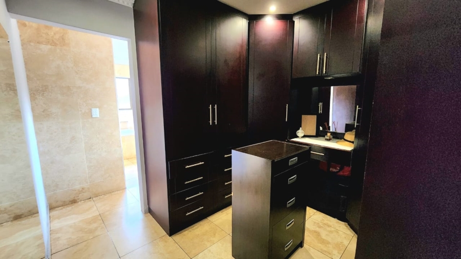 4 Bedroom Property for Sale in Mondeor Gauteng