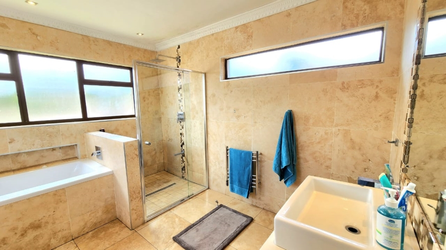 4 Bedroom Property for Sale in Mondeor Gauteng