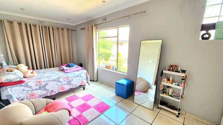 4 Bedroom Property for Sale in Mondeor Gauteng
