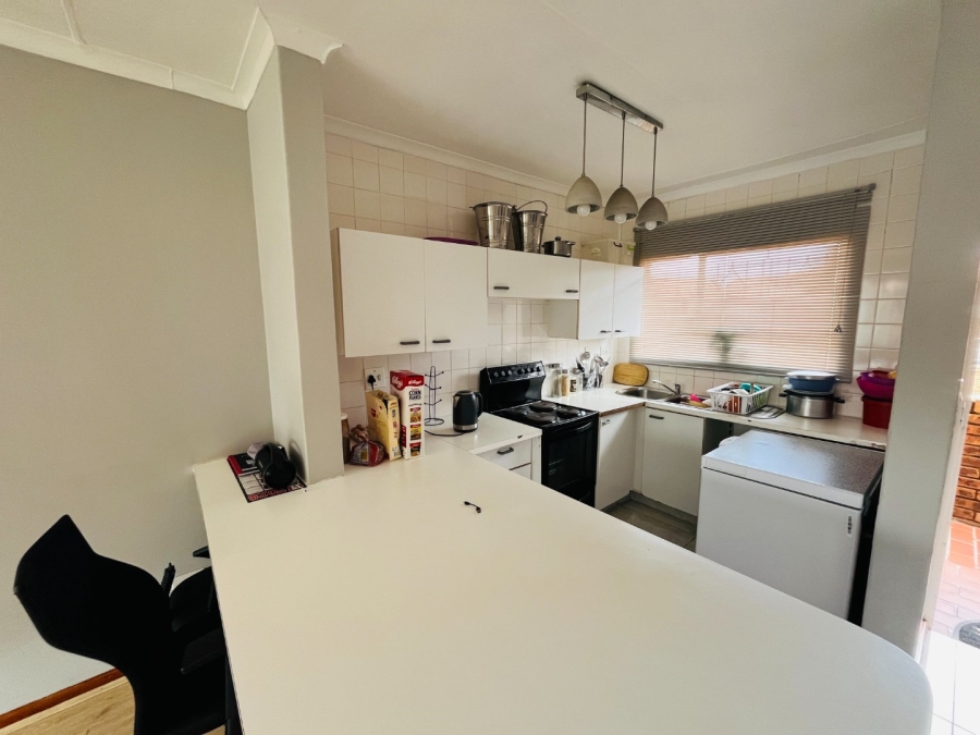 To Let 2 Bedroom Property for Rent in Buccleuch Gauteng