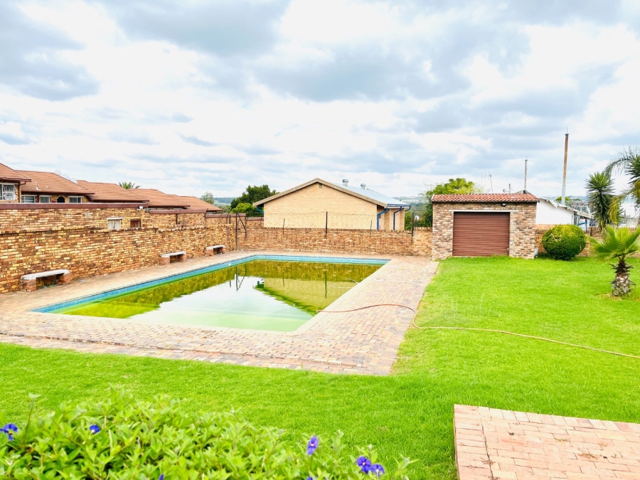 To Let 2 Bedroom Property for Rent in Buccleuch Gauteng