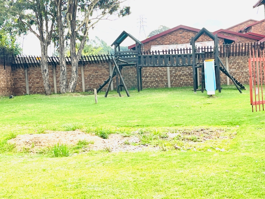 To Let 2 Bedroom Property for Rent in Buccleuch Gauteng