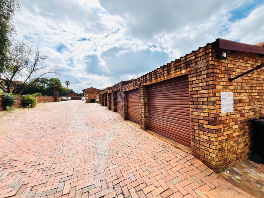 To Let 2 Bedroom Property for Rent in Buccleuch Gauteng