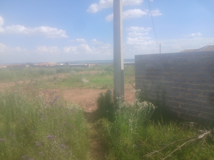  Bedroom Property for Sale in Mohlakeng Gauteng