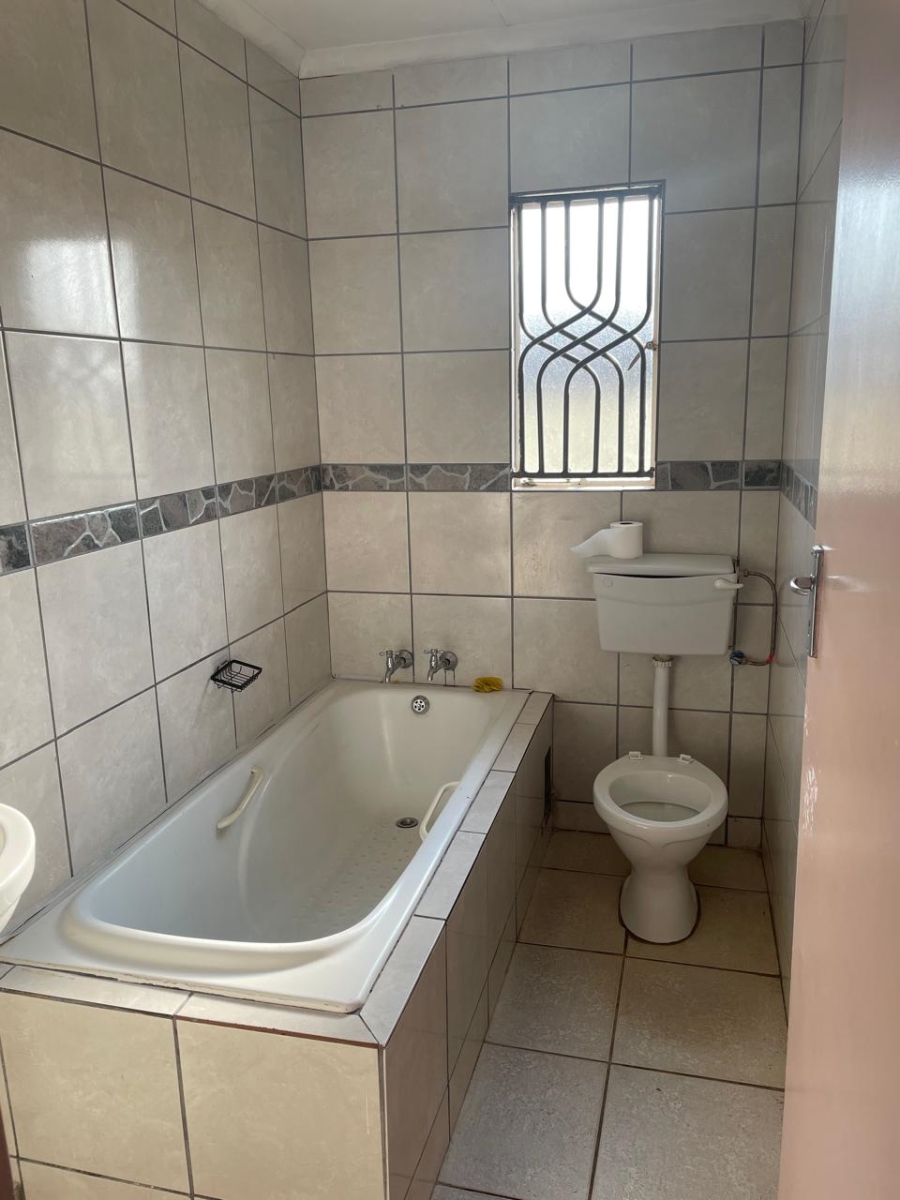 To Let 3 Bedroom Property for Rent in Windmill Park Gauteng