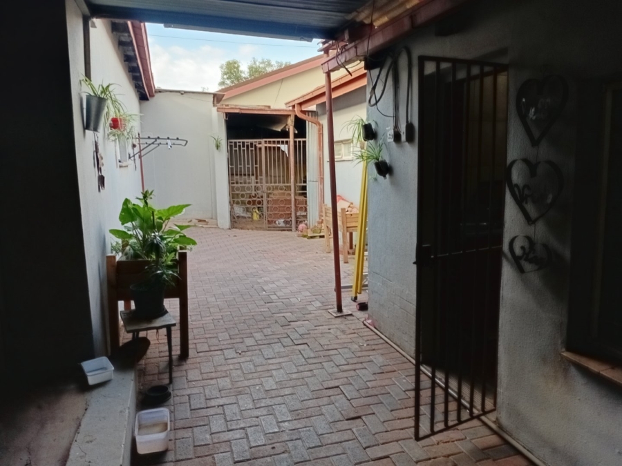 Bedroom Property for Sale in Danville Gauteng