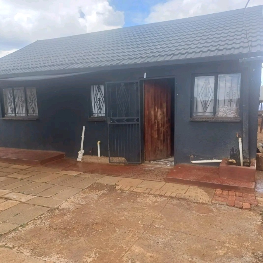 2 Bedroom Property for Sale in Ililiba Gauteng