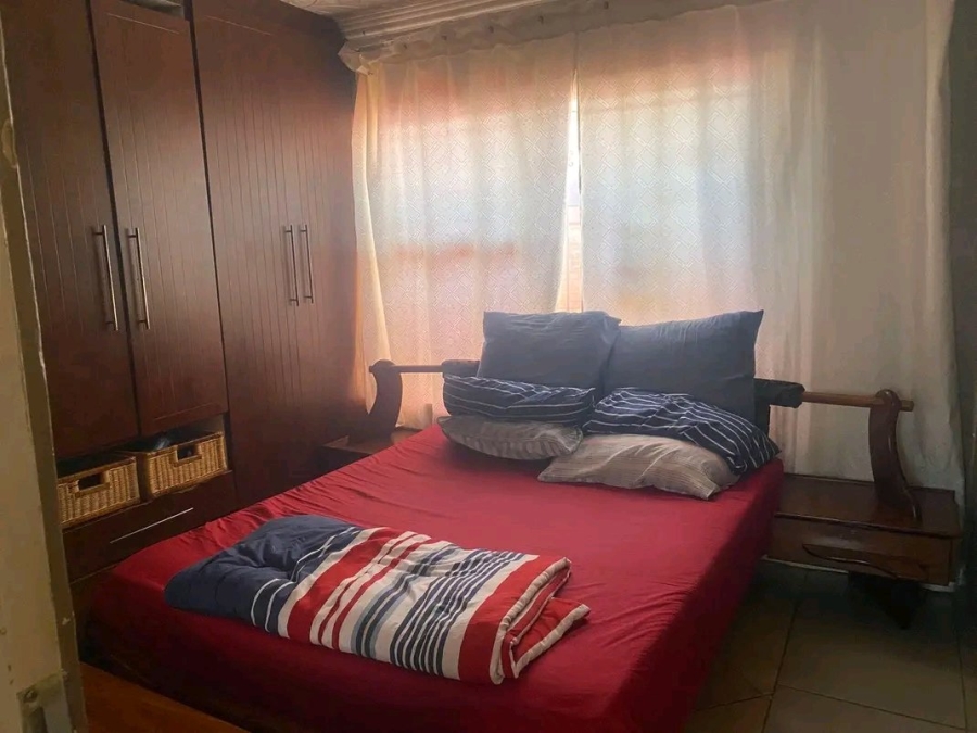 2 Bedroom Property for Sale in Ililiba Gauteng