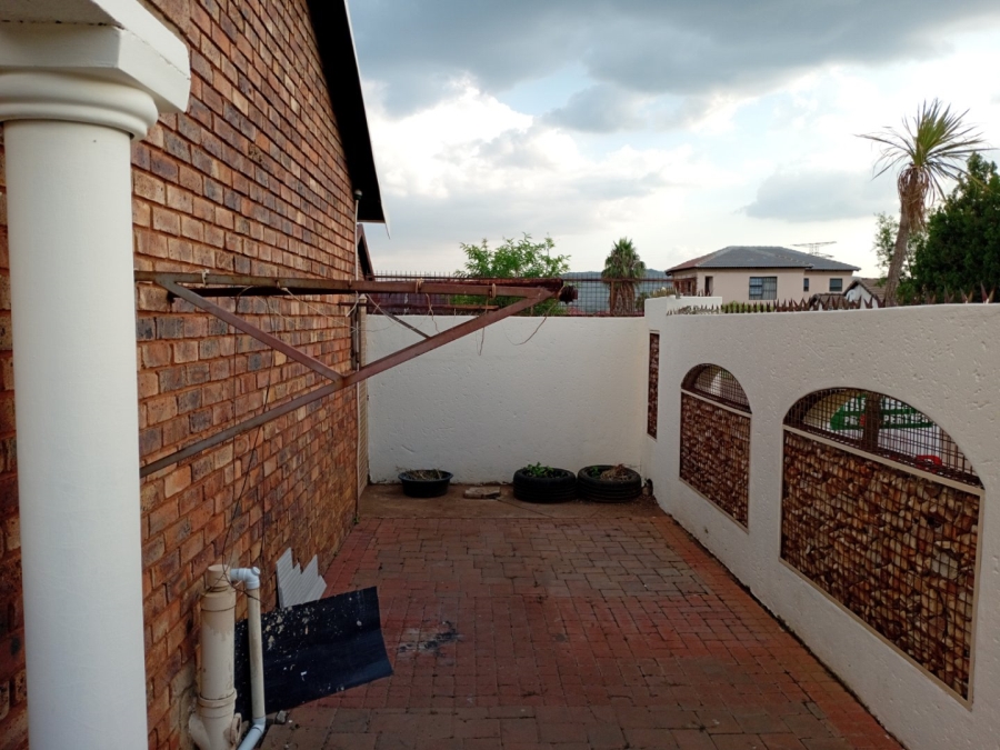  Bedroom Property for Sale in Danville Gauteng