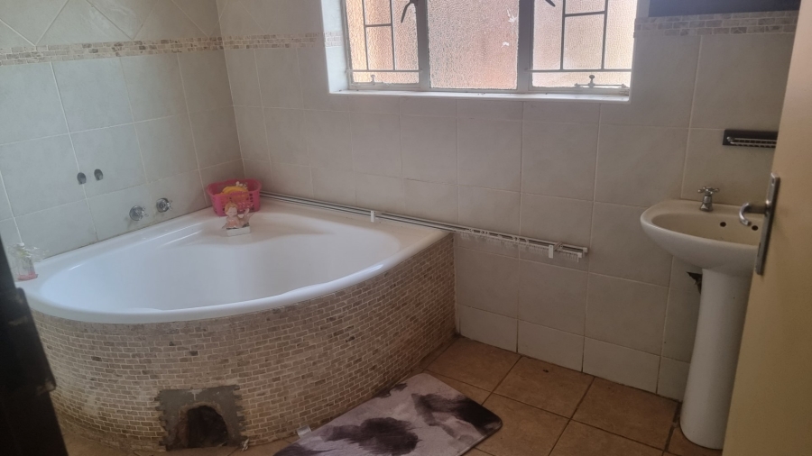 1 Bedroom Property for Sale in Hornsoord A H Gauteng