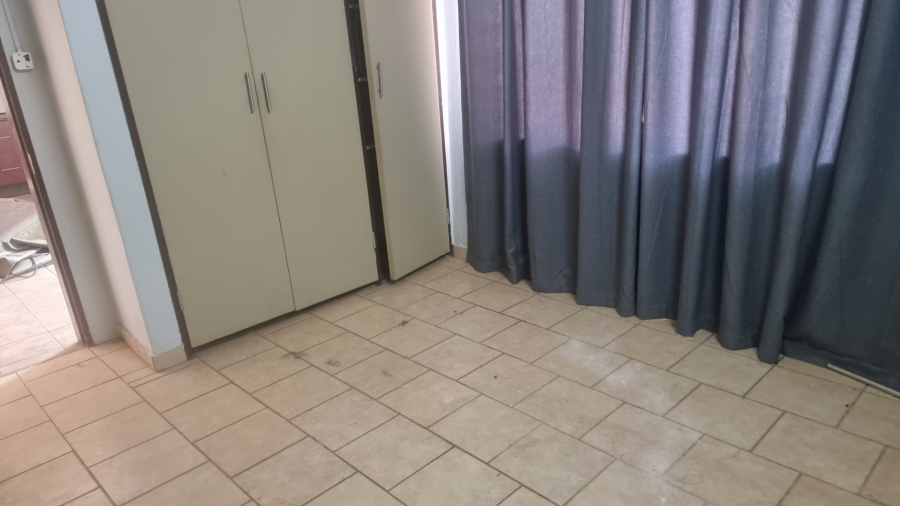 1 Bedroom Property for Sale in Hornsoord A H Gauteng