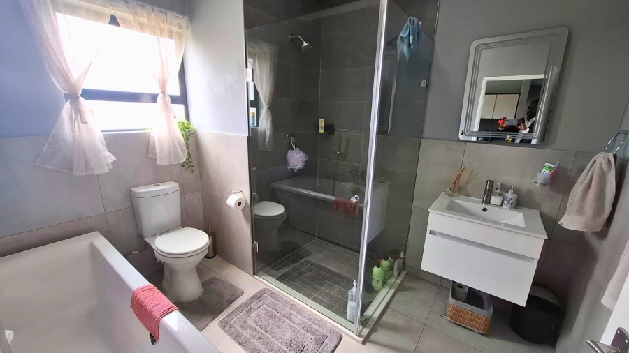 3 Bedroom Property for Sale in Glen Austin Gauteng