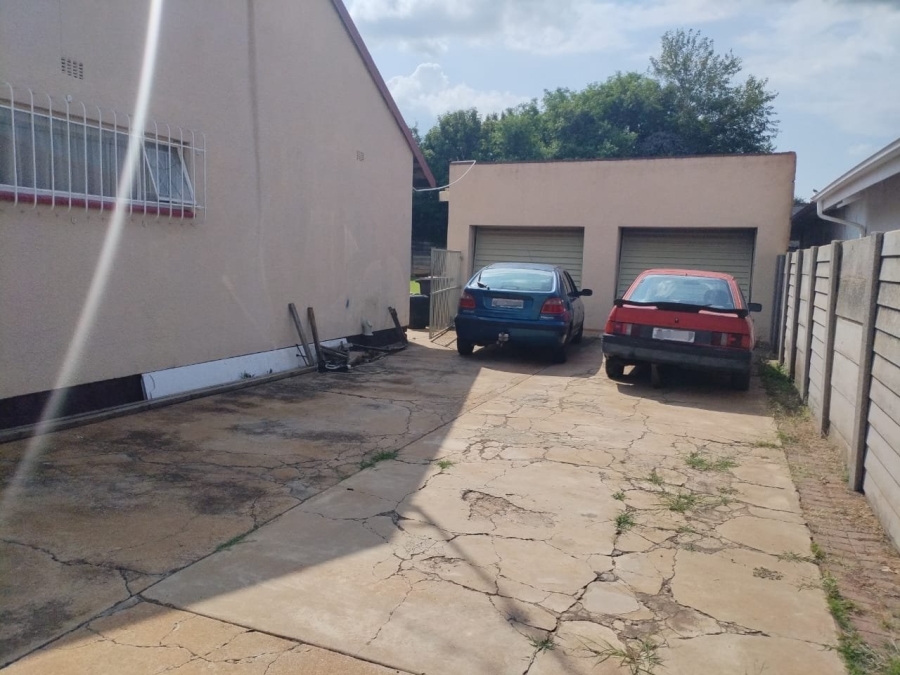 4 Bedroom Property for Sale in Strubenvale Gauteng