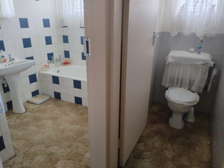 4 Bedroom Property for Sale in Strubenvale Gauteng