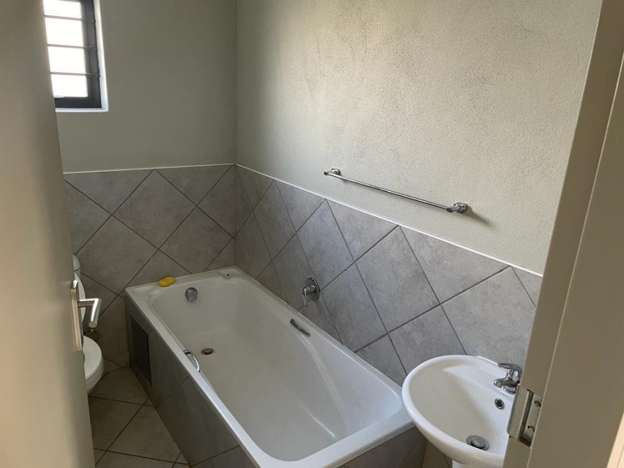 To Let 3 Bedroom Property for Rent in Danville Gauteng