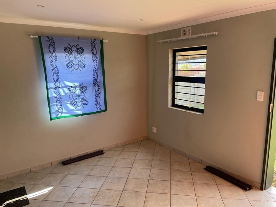 To Let 3 Bedroom Property for Rent in Danville Gauteng