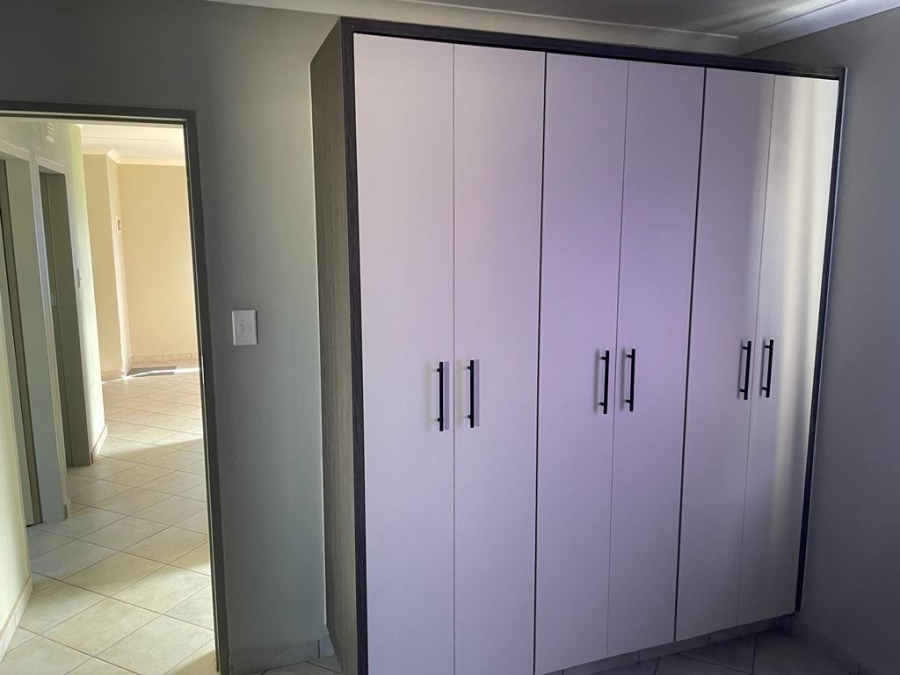 To Let 3 Bedroom Property for Rent in Danville Gauteng