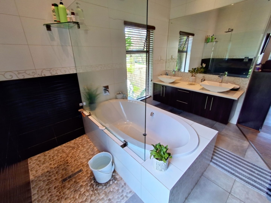 5 Bedroom Property for Sale in Sable Hills Gauteng