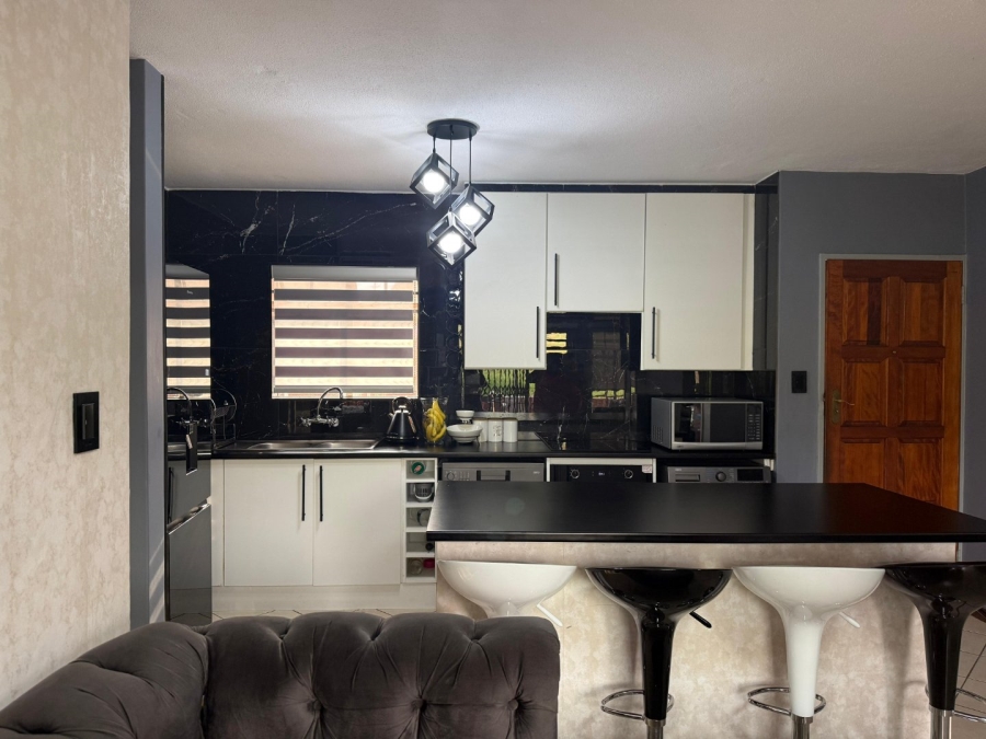 3 Bedroom Property for Sale in Equestria Gauteng