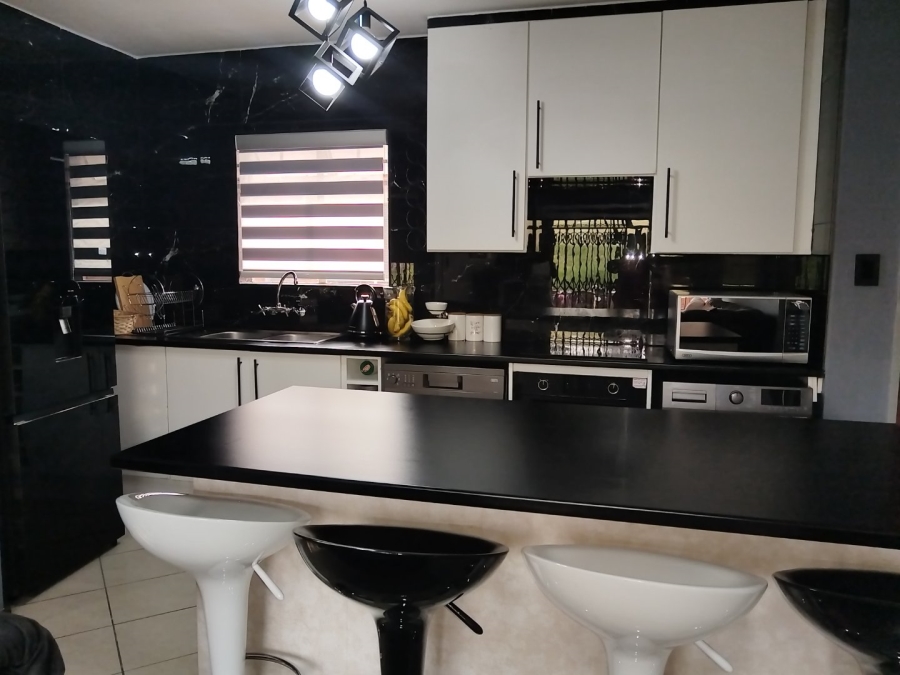 3 Bedroom Property for Sale in Equestria Gauteng