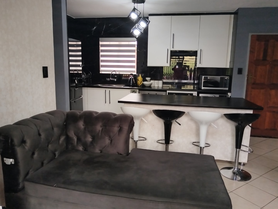 3 Bedroom Property for Sale in Equestria Gauteng