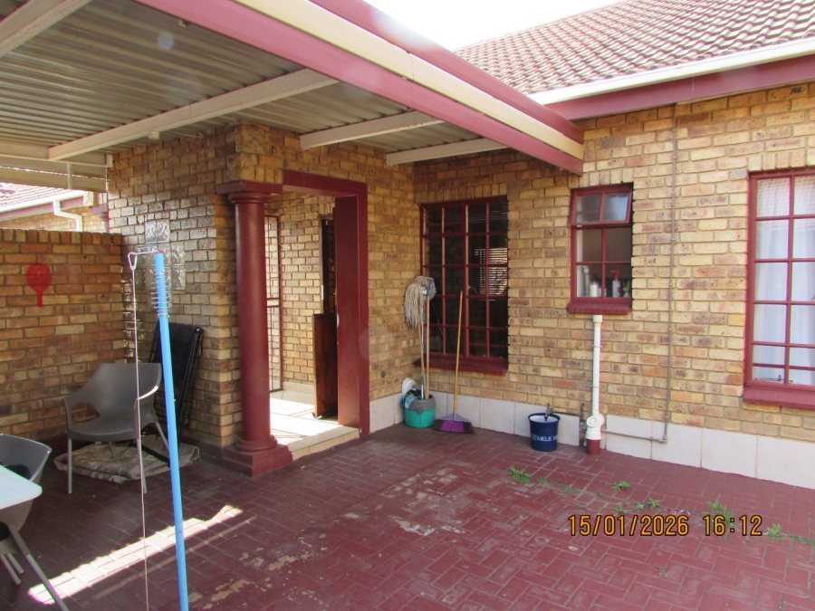 2 Bedroom Property for Sale in Erasmus Gauteng