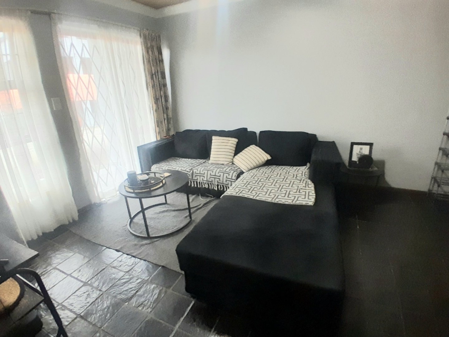 1 Bedroom Property for Sale in Noordwyk Gauteng