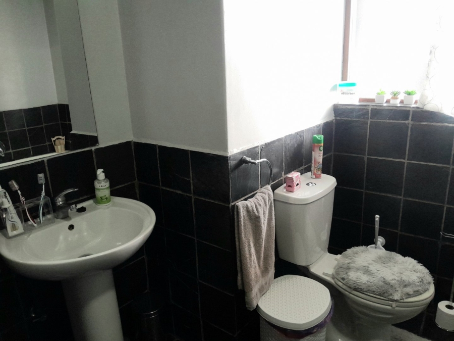 1 Bedroom Property for Sale in Noordwyk Gauteng
