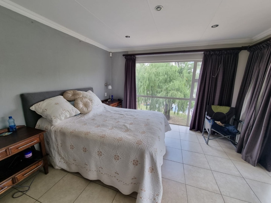 3 Bedroom Property for Sale in Vaaloewer Gauteng