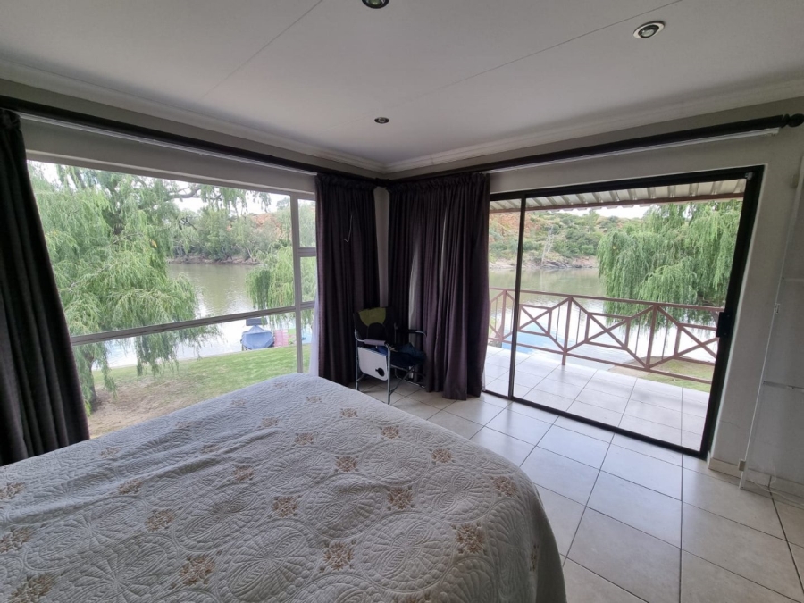 3 Bedroom Property for Sale in Vaaloewer Gauteng