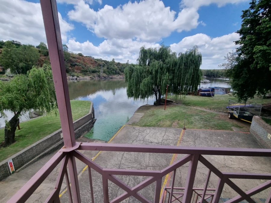 3 Bedroom Property for Sale in Vaaloewer Gauteng