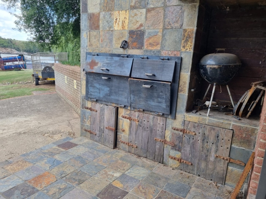 3 Bedroom Property for Sale in Vaaloewer Gauteng