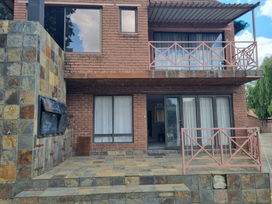 3 Bedroom Property for Sale in Vaaloewer Gauteng