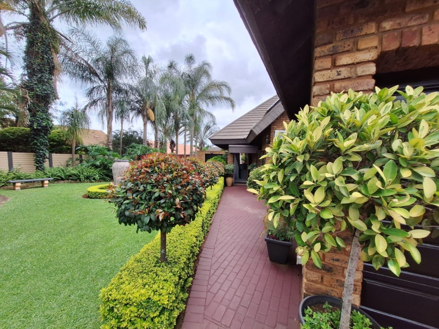 5 Bedroom Property for Sale in Montana Park Gauteng